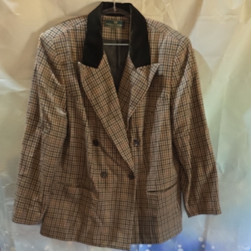 Classic Checkered Blazer with Black Collar By Embassy Row 9J